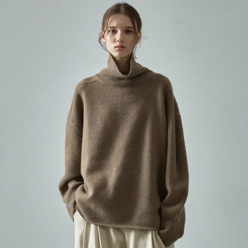 Low classic oversized high neck wool sweater