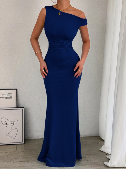 Sexy Long Sleeveless Dress With Off-shoulder Neckline And Pleated Waist