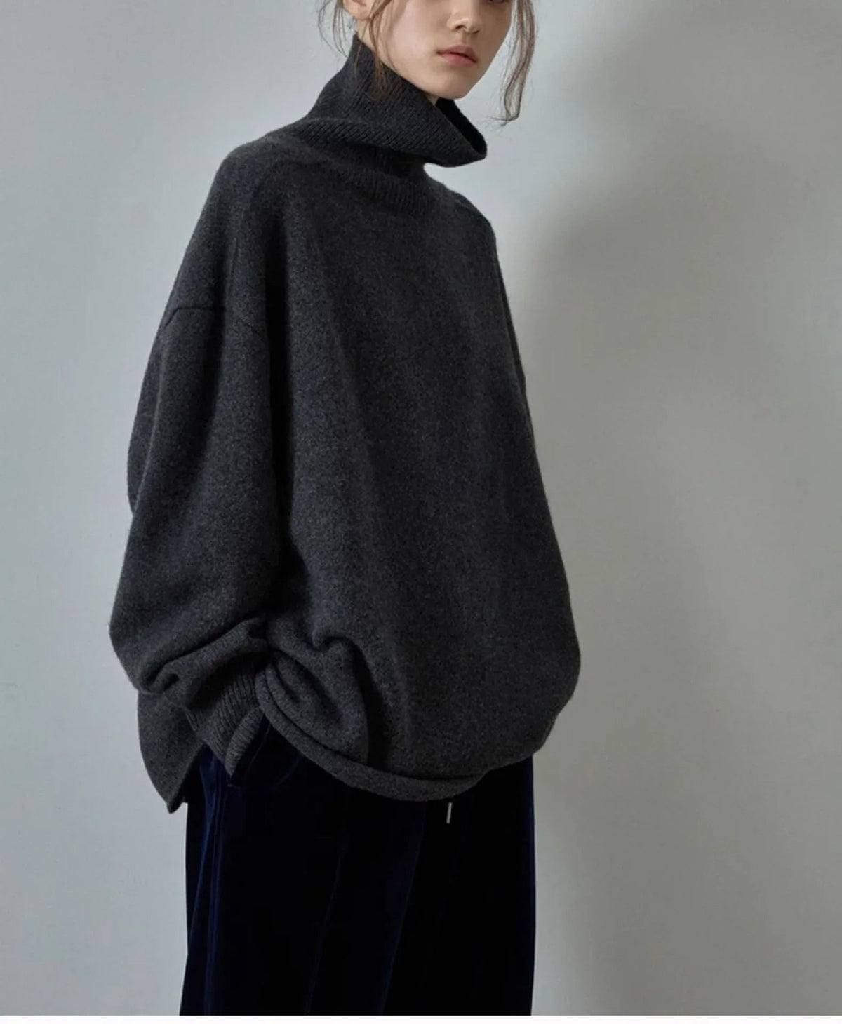 Low classic oversized high neck wool sweater