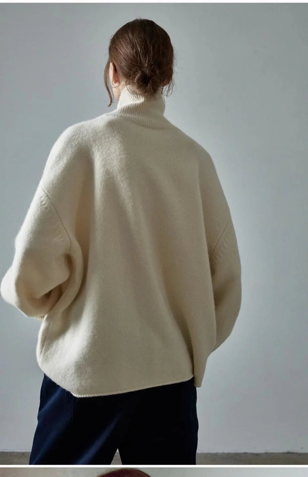Low classic oversized high neck wool sweater