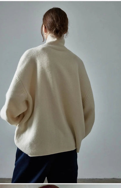 Low classic oversized high neck wool sweater