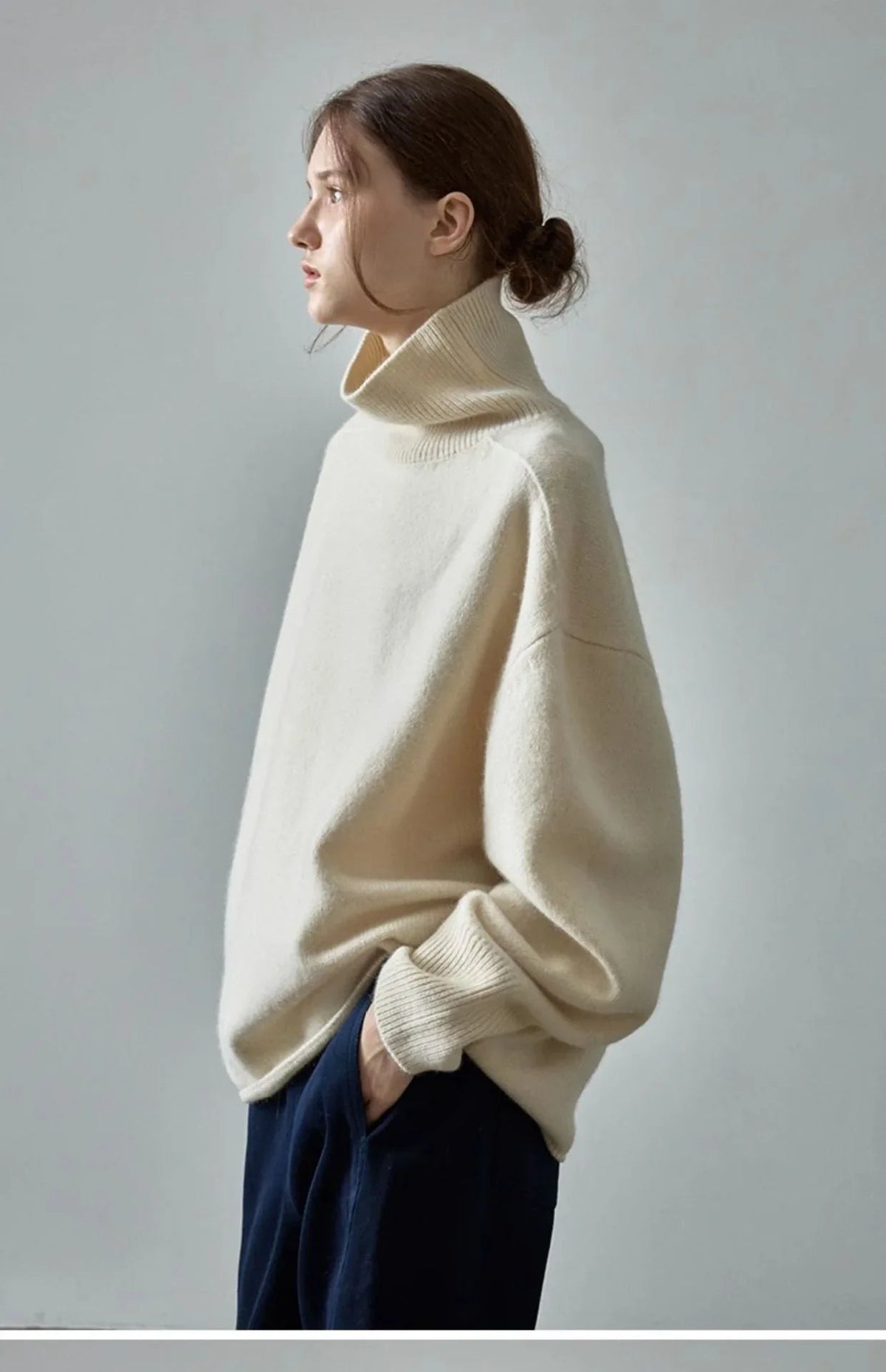 Low classic oversized high neck wool sweater