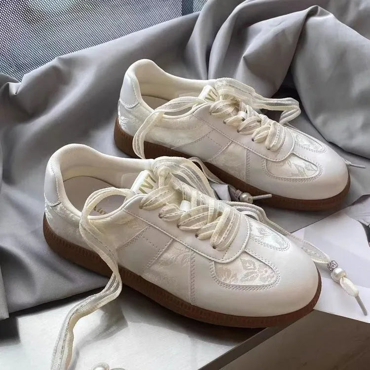 Women Casual Jogging Sneakers Youth Girls Silver Lace-Up Outdoor Athletic Trainers Low Heels Breath Tennis Flats Walking Shoe