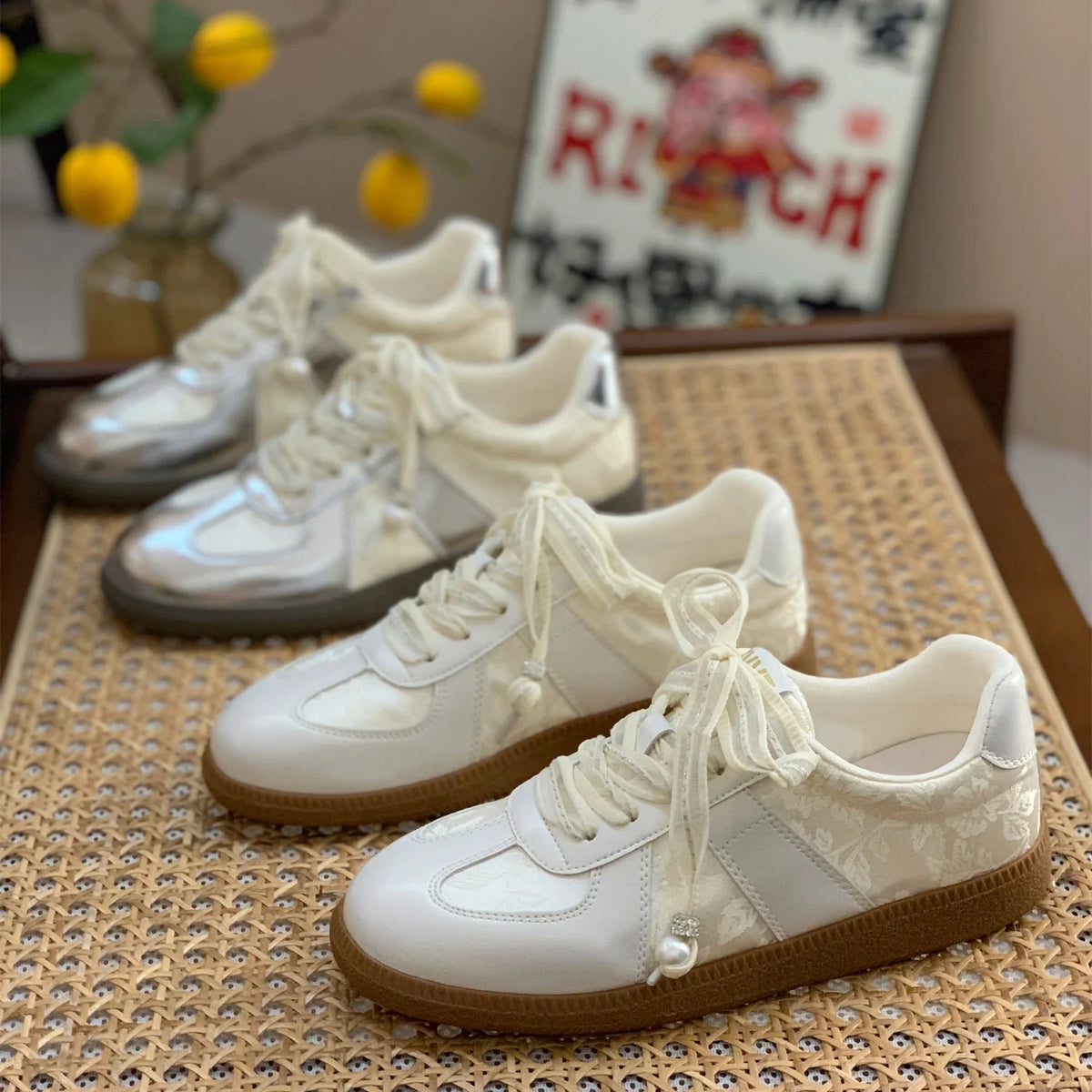 Women Casual Jogging Sneakers Youth Girls Silver Lace-Up Outdoor Athletic Trainers Low Heels Breath Tennis Flats Walking Shoe