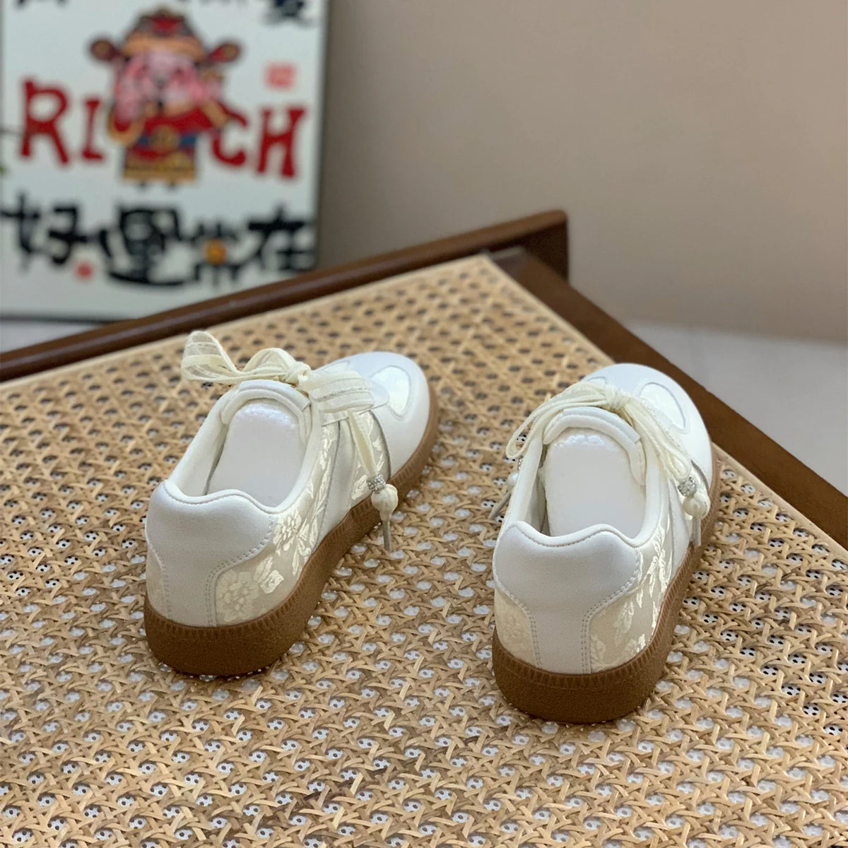 Women Casual Jogging Sneakers Youth Girls Silver Lace-Up Outdoor Athletic Trainers Low Heels Breath Tennis Flats Walking Shoe