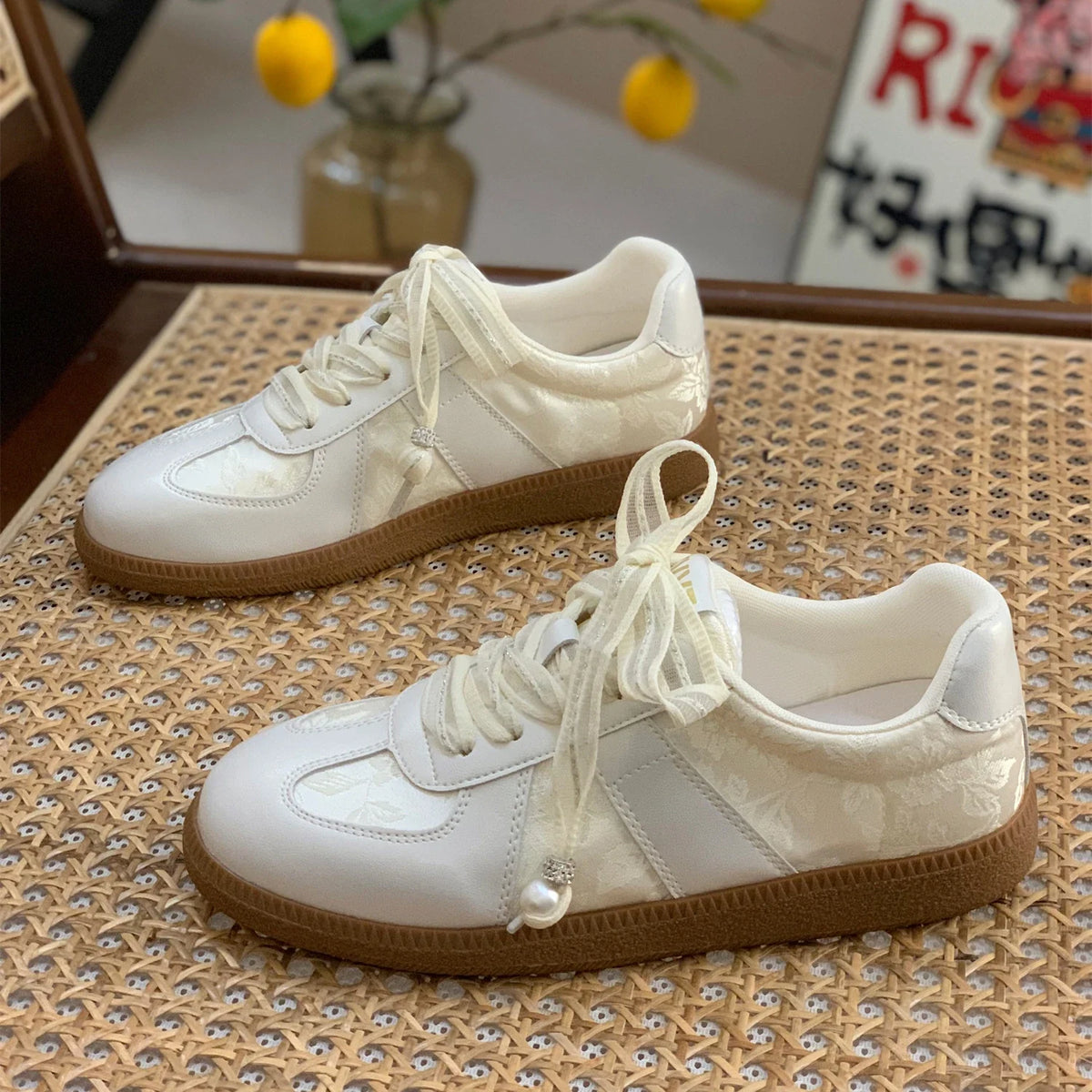 Women Casual Jogging Sneakers Youth Girls Silver Lace-Up Outdoor Athletic Trainers Low Heels Breath Tennis Flats Walking Shoe