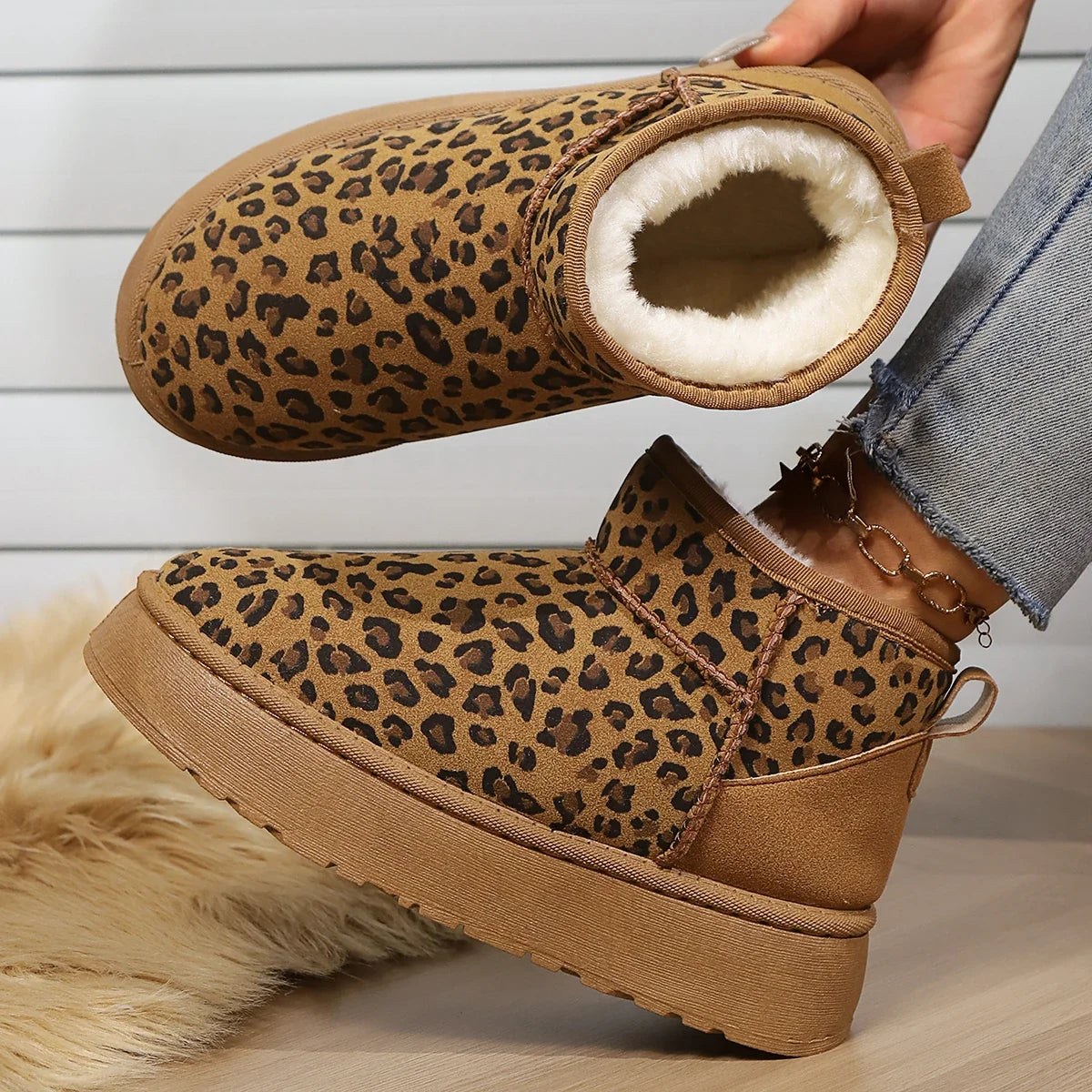 Women Leopard Print Boots2024 Winter Comfortable Warm Women Snow Boots Outdoor Non-slip Wear-resistant Fashion Plush Short Bo