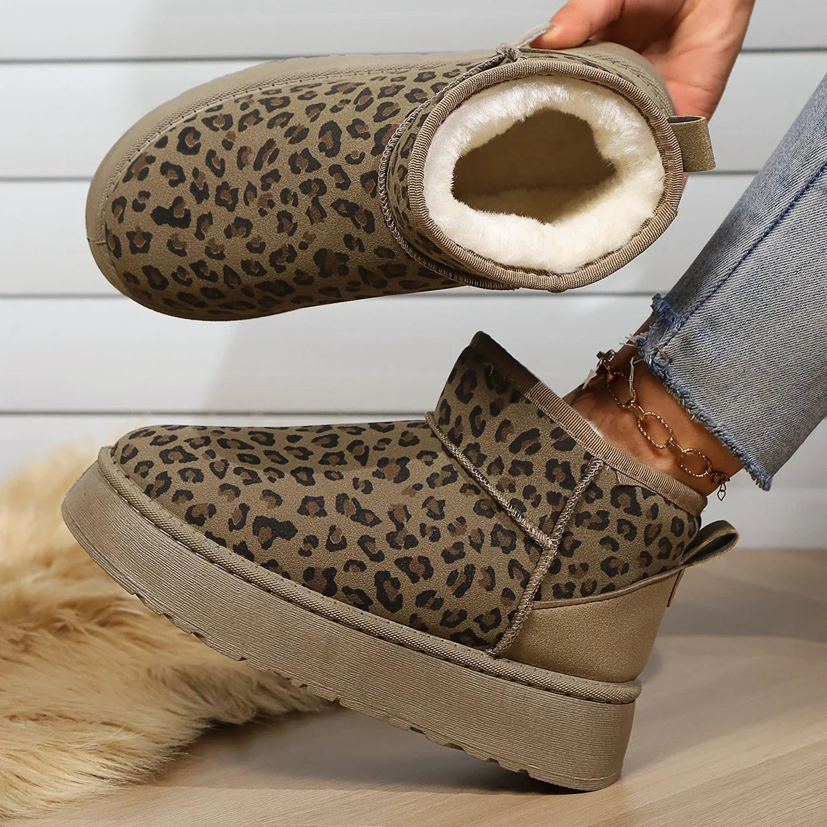 Women Leopard Print Boots2024 Winter Comfortable Warm Women Snow Boots Outdoor Non-slip Wear-resistant Fashion Plush Short Bo