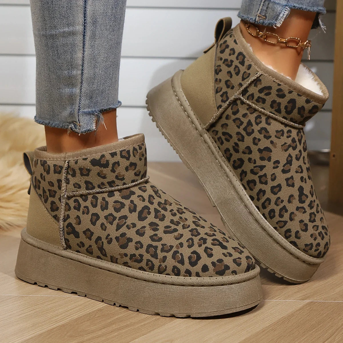 Women Leopard Print Boots2024 Winter Comfortable Warm Women Snow Boots Outdoor Non-slip Wear-resistant Fashion Plush Short Bo