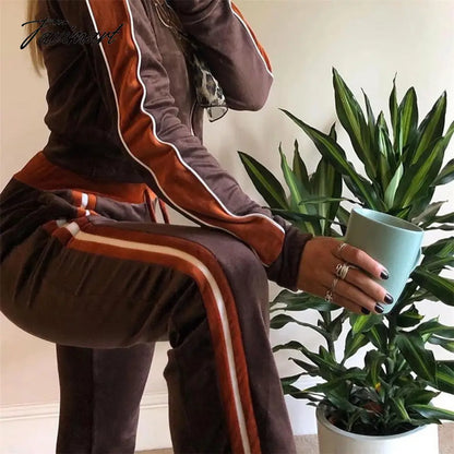 High Quality Winter Velvet Crop Jacket and Tracksuit Joggers Two Piece Set Green Jogging Suits for Women