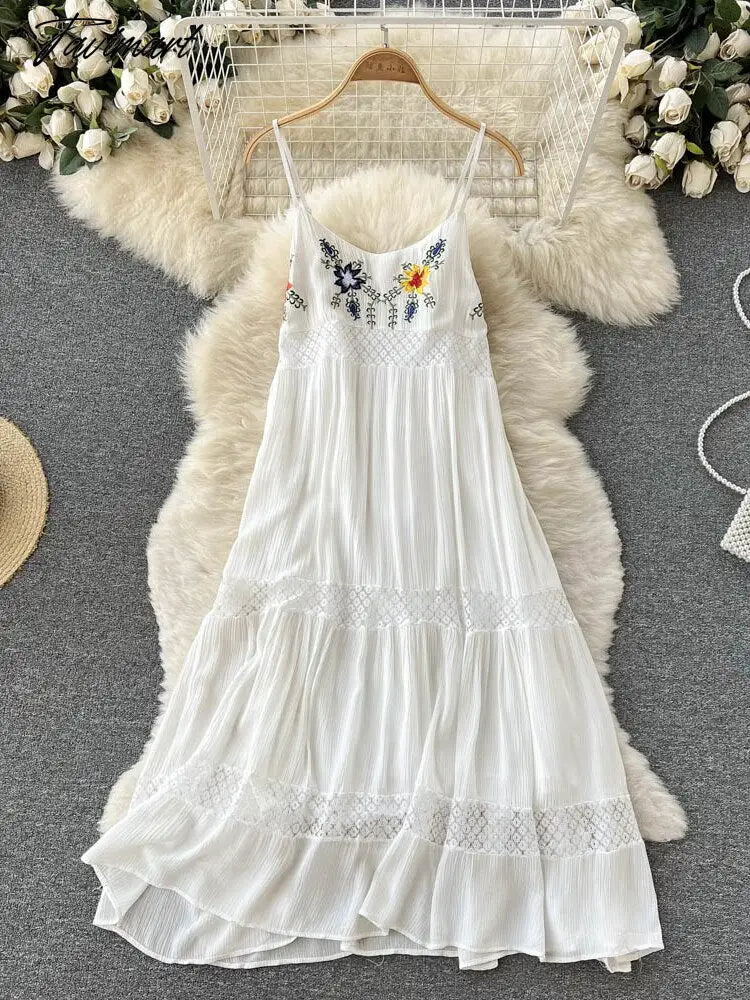 Summe New Ladies Beach Dress Korea Fashion Sling Embroidery Hollow Sexy Long Skirt Elegant Party Dress White Dress Robe